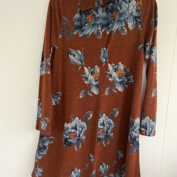 NEW Andree by Unit Brown Sweater Dress Blue Floral Cowl Neck Buttons Size L - Picture 12 of 15